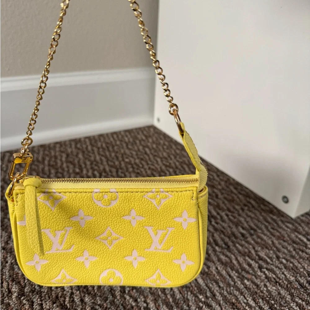 Louis Vuitton Empreinte Monogram Mini Pochette in Lemon Curd - Picture 4 of 6